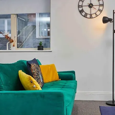Apartment New! 3 Beds - Family & Work - Free Parking *