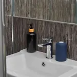 Sleeps 3 - Perfect For Families - Contractors - Professionals - Free Parking & Wifi Apartment Leeds (West Yorkshire)