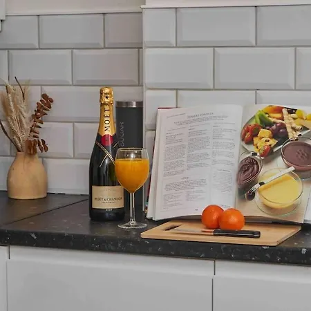 Sleeps 3 - Perfect For Families - Contractors - Professionals - Free Parking & Wifi 公寓 利兹