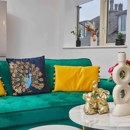 Sleeps 3 - Perfect For Families - Contractors - Professionals - Free Parking & Wifi * 利兹